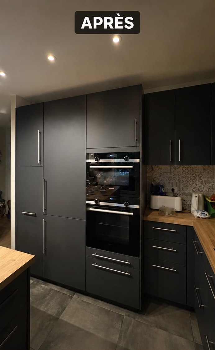 Cuisine après rénovation Cover Styl : façades foncées relookées